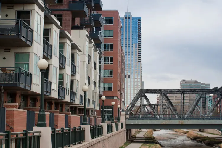 “Cherry-Creek-Denver-neighborhood-apartments-and-commercial-buildings-with-moving-truck-parking-permit-restrictions.
